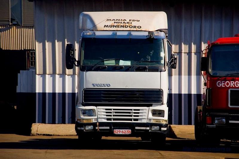 Zimbabwe trucks (6).JPG - A FH with sad looks